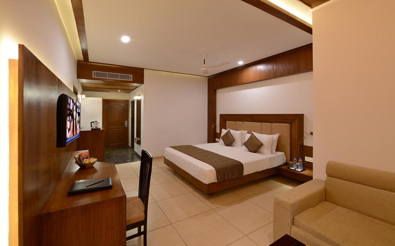 Lords Inn Somnath Ngoại thất bức ảnh